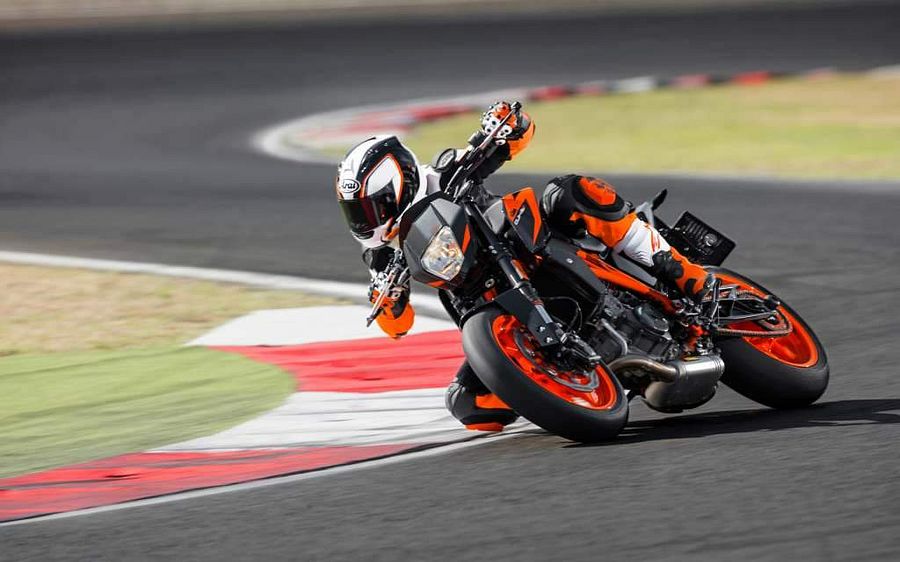 KTM 690 Duke (2018) - motorcycle 