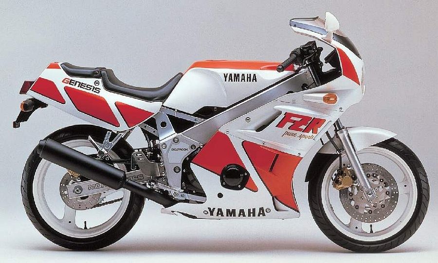 Kawasaki ZX-4R pour répondre aux R7 ? Yamaha-FZR400-86-1